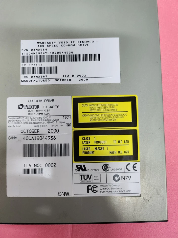 IBM 04N2967 04N2964 PX-40TSi 68-PIN 40X SCSI CD-ROM Drive - Image 2 of 4