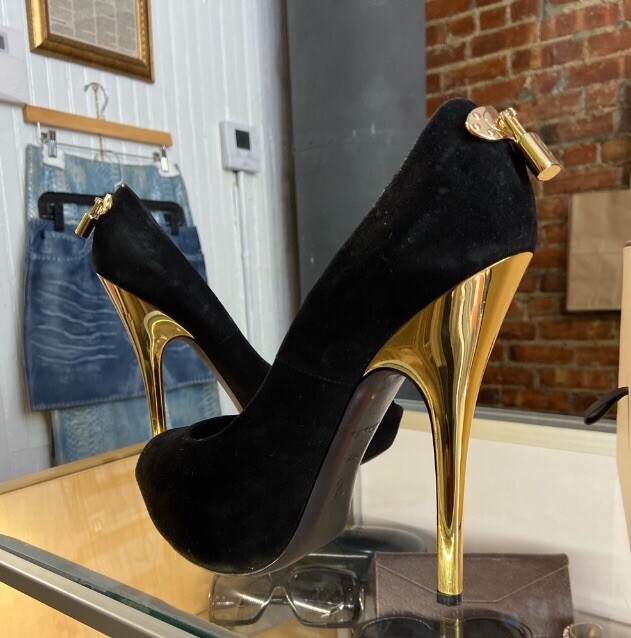 Louis Vuitton Oh Really Lock Black Suede 9cm Heel Pump | eBay