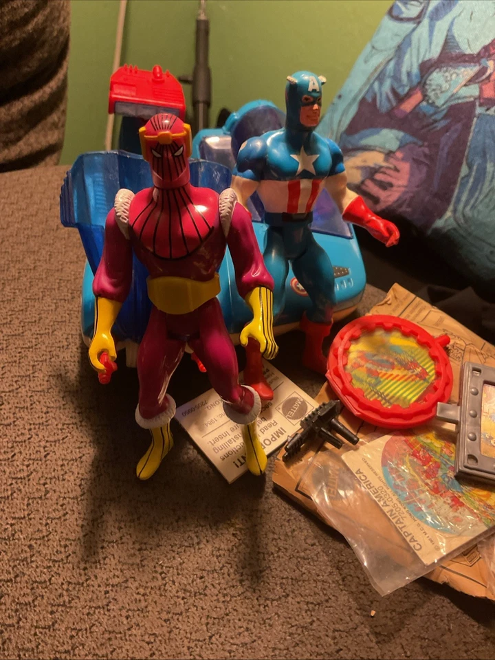 Coche de colección MATTEL MARVEL Secret Wars CAP ZEMO 2 figuras y tapas 100% completo🔥 Foto 2 de 4