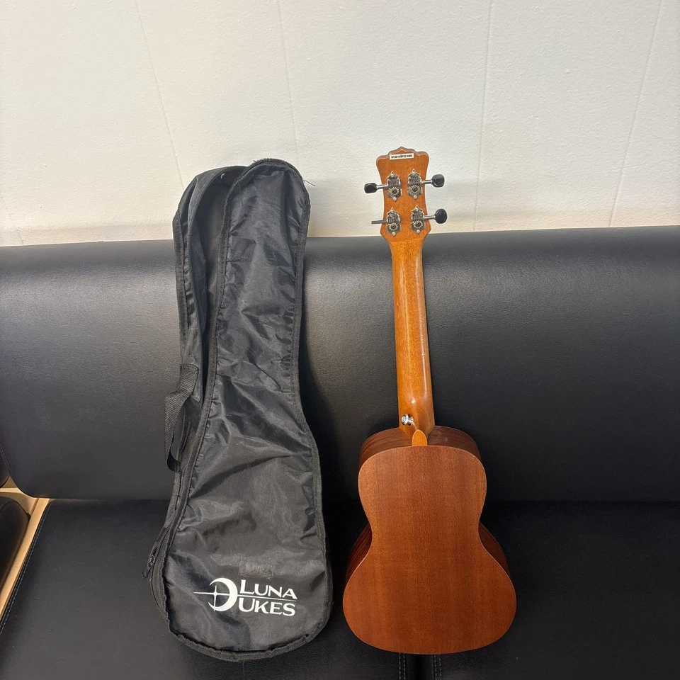 Luna Vintage Mahogany Concert Ukulele Pack - Image 3 of 3