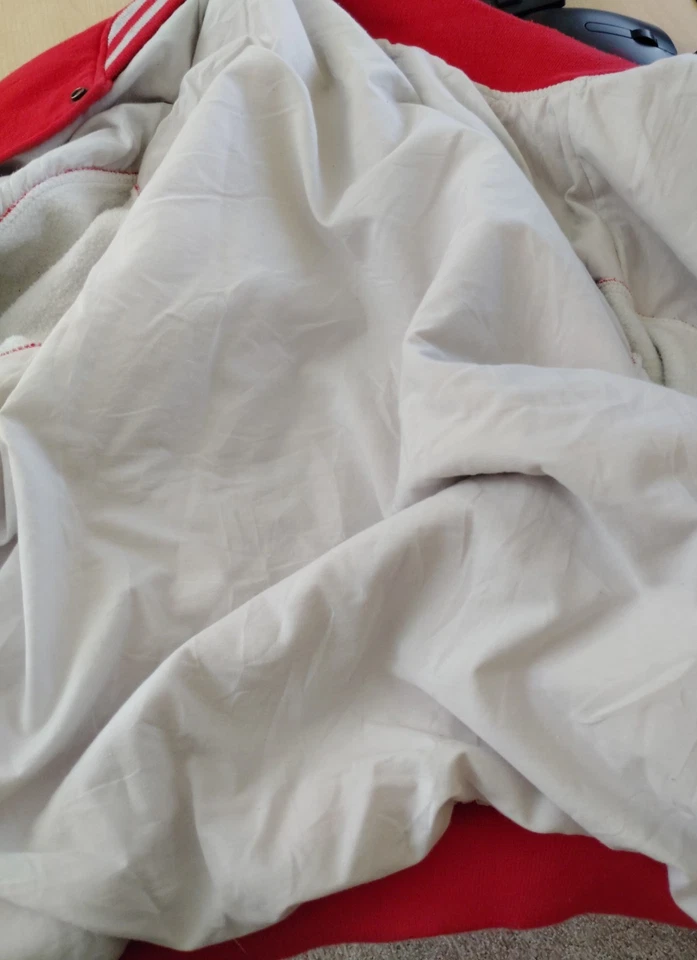 Jaqueta Snap Vintage Anos 90 Mickey Mouse Vermelho Cinza Varsity Tamanho XL - Imagem 4 de 4