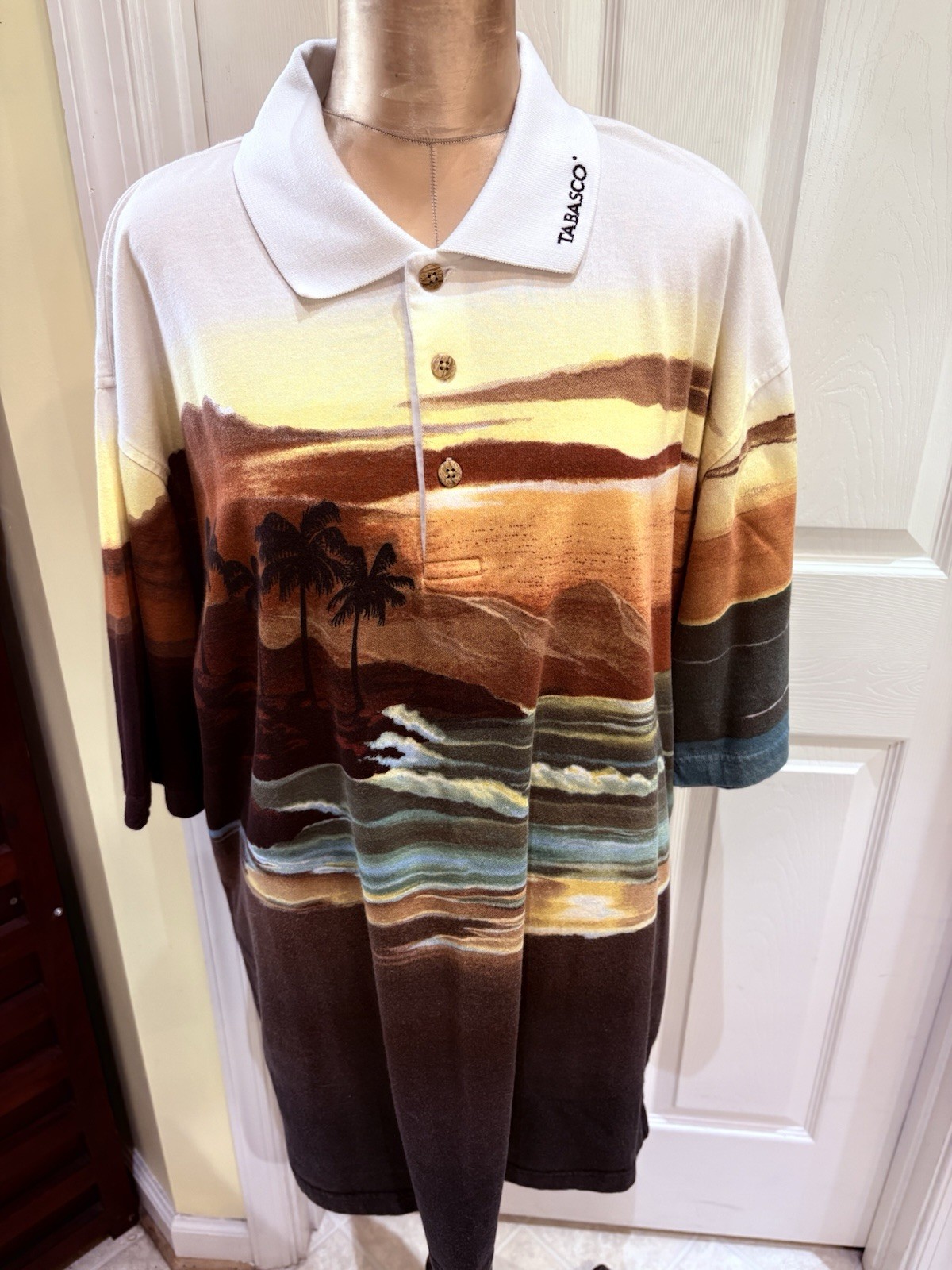 VINTAGE TABASCO TROPICAL ISLAND POLO SHIRT PALM TREES OCEAN WAVES VIBRANT COLORS