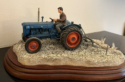 Border Fine Arts ''Ridging Up'' Fordson Dexta Traktor mit 2 Möwen - Ray Ayres