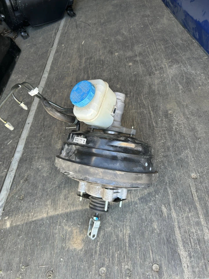 Unidad de montaje de cilindro maestro de refuerzo de freno Nissan GTR R35 2009-2016 FABRICANTE DE EQUIPOS ORIGINALES Foto 4 de 4