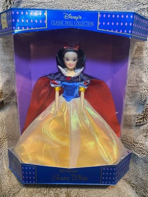 Disney's Classic Dolls Collection Snow White Doll NEW - Image 1 of 4