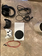 Imagen de Xbox Series S Console Bundle – 2 Controllers, Cables, Rechargeable Batteries