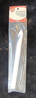 1 Plastic Crochet Hook Red Heart #82508 Coats & Clark Size US Q (16mm) 8'' Long
