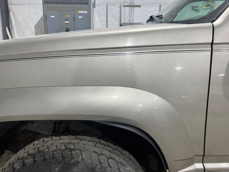 1992 - 1999 Chevy Suburban 2500 Driver LH Left Pewter-11U Fender - Imagem 3 de 4