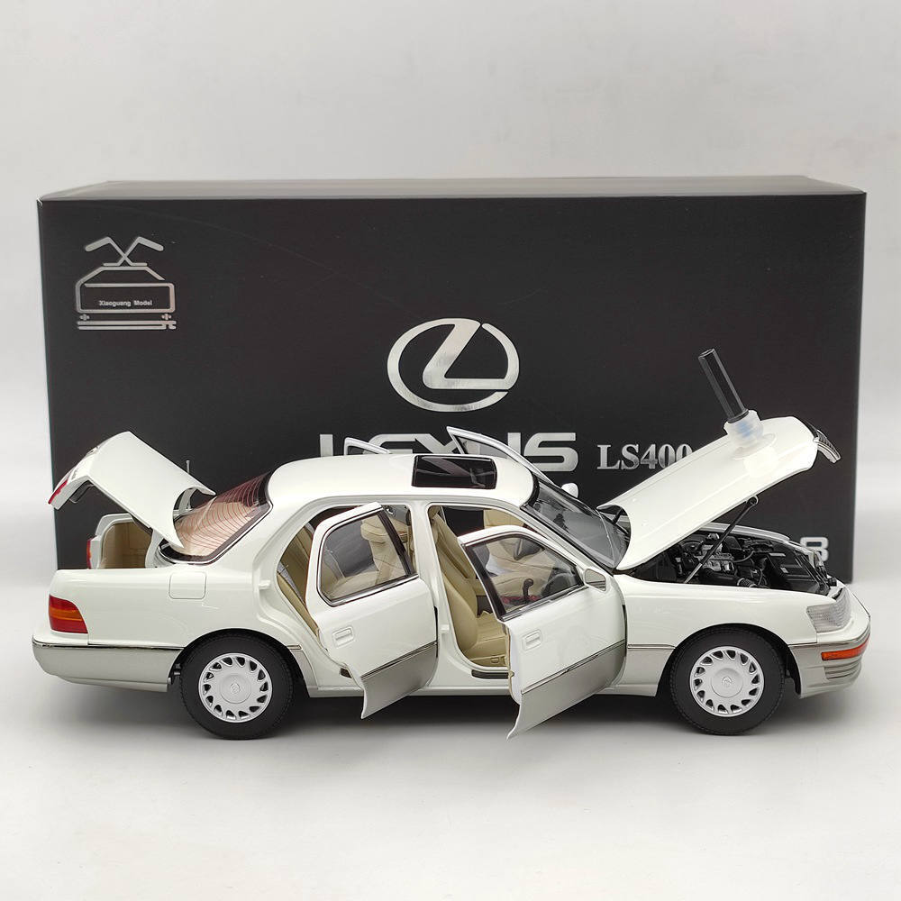 1/18 Toyota Lexus LS400 First Generation White Diecast model 1/18 Toyota Lexus LS400 First Generation White Diecast model