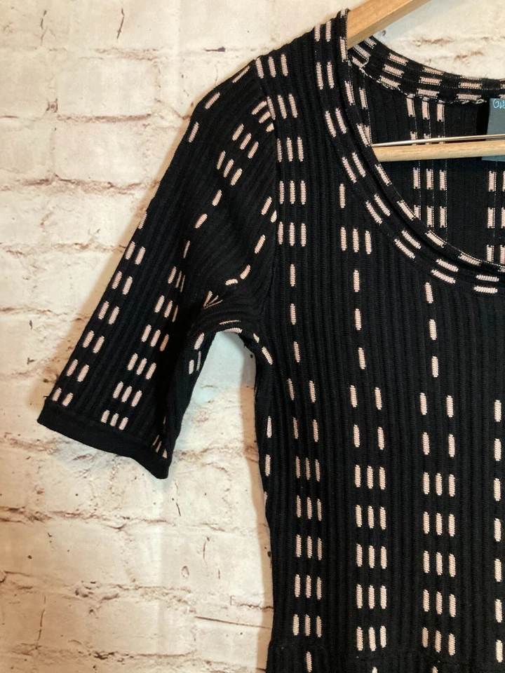 Vestido suéter feminino Gabby Skye médio preto e bronzeado texturizado malha midi plissado - Imagem 3 de 4