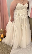 David’s Bridal SWTHRT Ball Gown - Floral Lace Model 9V3902 Ivory/Sand - Size 26w