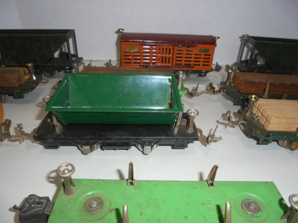 LIONEL LOT OF TEN PREWAR TRAIN FREIGHT CARS O GAUGE 1938 - Image 3 of 4