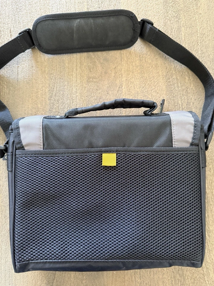 Targus Messenger Bandolera Pequeña Laptop Tablet iPad Estuche Bolso Negro Gris Foto 2 de 4