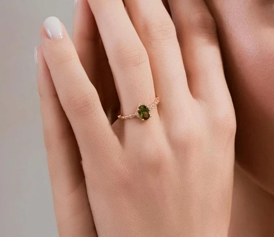 Peridot 订婚戒指 莫桑石戒指 10K 纯金戒指 周年礼物 — 第 3/4 张图片