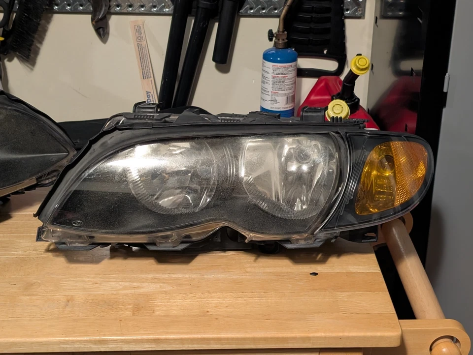1999-2006 E46 Headlights Left-right OEM Excellent condition - Image 2 of 3