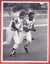 1974   ATLANTA BRAVES     TYPE 1   GLOSSY    7 X 9    HANK AARON   DAVEY JOHNSON