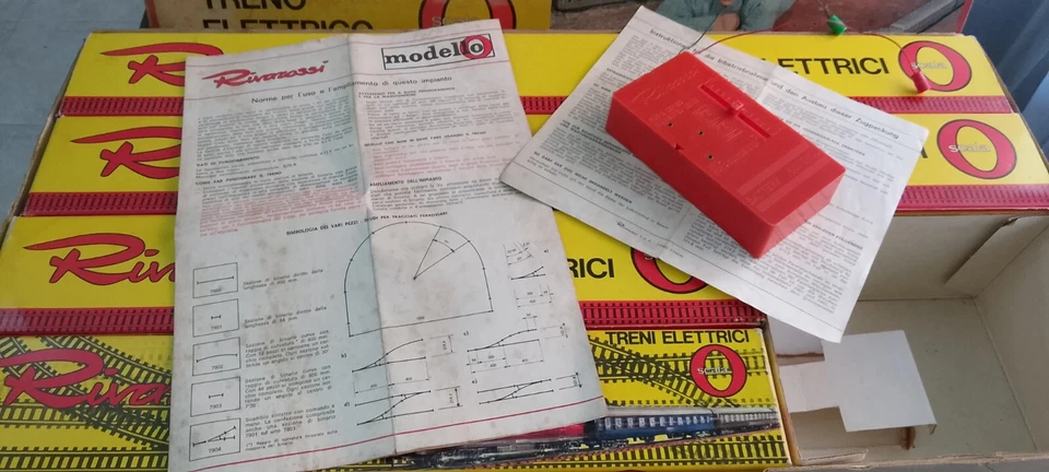 SET RIVAROSSI nr. 7000 con locomotiva BR 216 011-7 + due vagoni passeggeri - Immagine 3 di 4