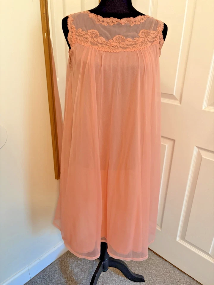 Vintage Gossard Artemis Coral Pink Peignoir Chiffon Nightgown & Robe Set Small - Image 4 of 4