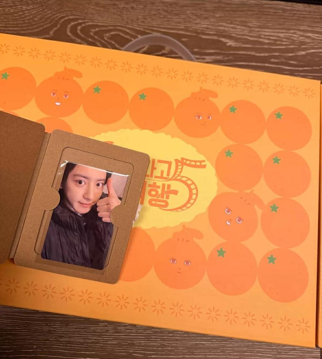 EXO EXO'S TRAVEL THE WORLD ON A LOADER OFFICIAL MD BOX SET