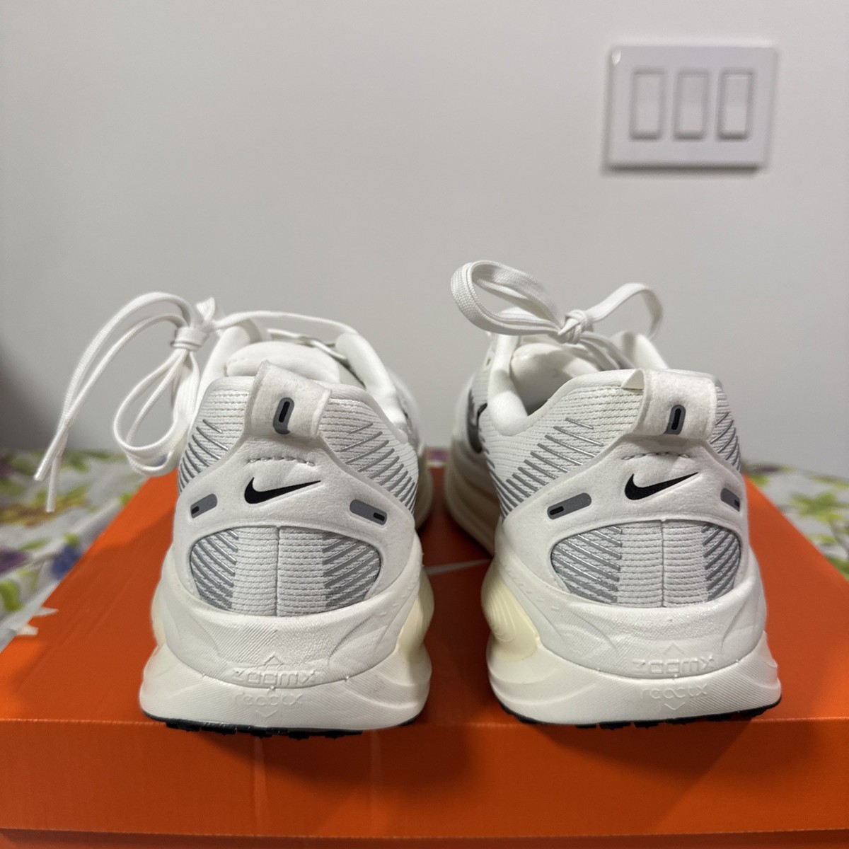 Size 10 - Nike Vomero 18 Summit White Coco Women HM6804-101 | eBay