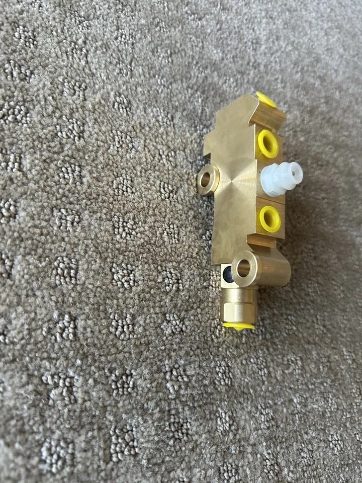 Válvula combinada dosificadora de freno de disco de latón - Universal Ford Chevy Style Foto 2 de 4