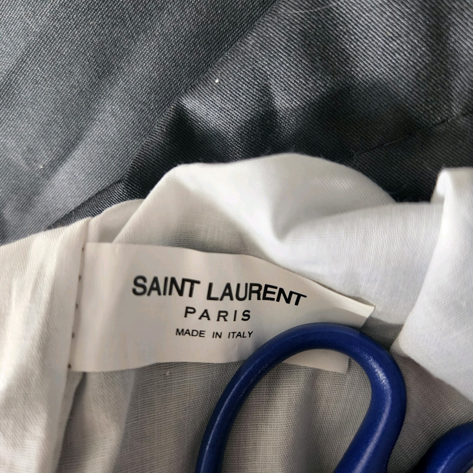 Borsa Yves Saint Laurent YSL logo con coulisse antipolvere nera circa 13 5” x 14”