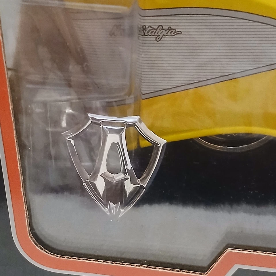 Arlen Ness Diecast Yellow Stalgia Motorcycle 1/6 Collector's Limited Edition NIB - Image 4 of 4