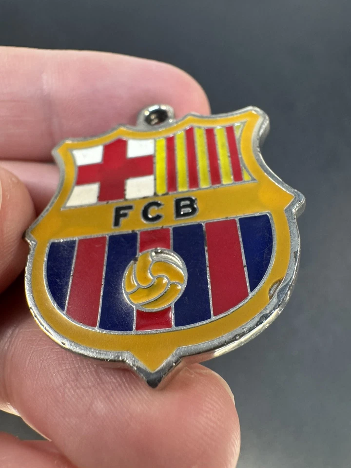 Llavero colgante vintage del equipo de fútbol de Barcelona con logotipo de metal Llavero Foto 4 de 4