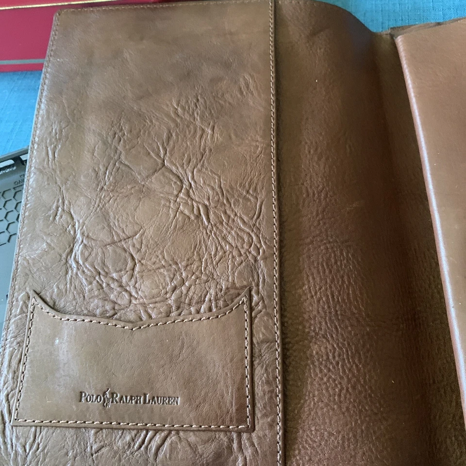 Funda protectora para iPad de cuero marrón Polo Ralph Lauren  Foto 3 de 4