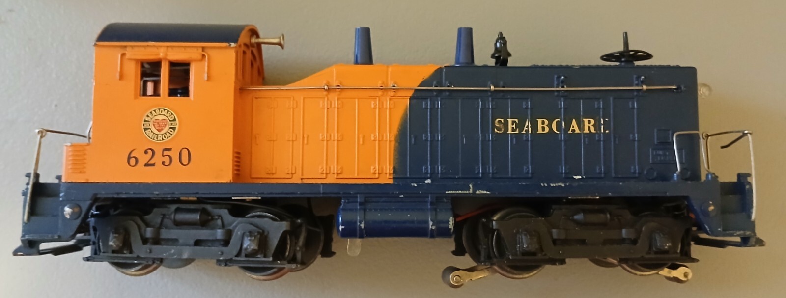 lionel postwar 0/0-27 SEABOARD diesel locomotive switcher #6250