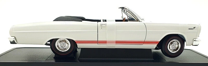 Road Signature 1/18 Scale Diecast 92627 - 1966 Mercury Cyclone GT - White - Image 3 of 4