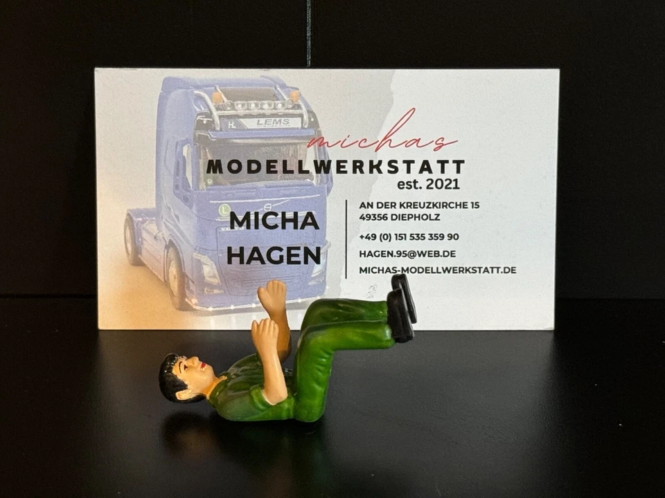 Figure Siku Farmer Driver Figure 1:32 Sitting Red, Green and Blue - Image 4 of 4