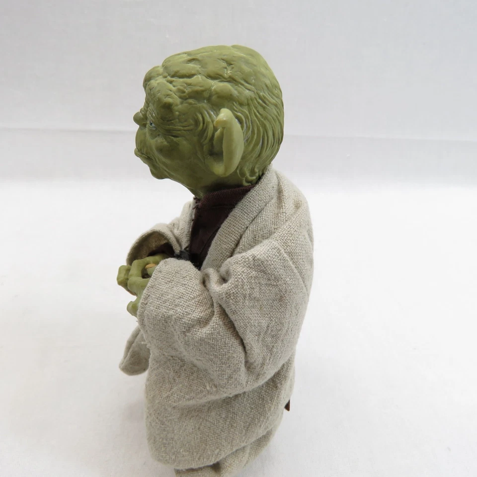 Star Wars Medicom VCD Vinyl Collectible Yoda RAH Six Scale Action Figure w/BOX - Image 3 of 4