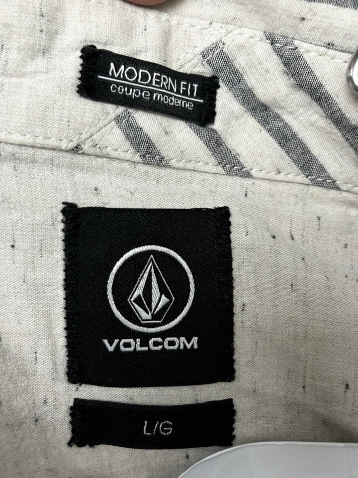 Volcom Modern Fit Button Down Short Sleeve Striped Shirt- Men's Large - Image 3 of 4