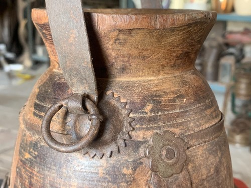 Antique Handcrafted North Indian Wooden Milk Pot Water Pot w/ Iron Carry Handle - 第 3/11 張圖片