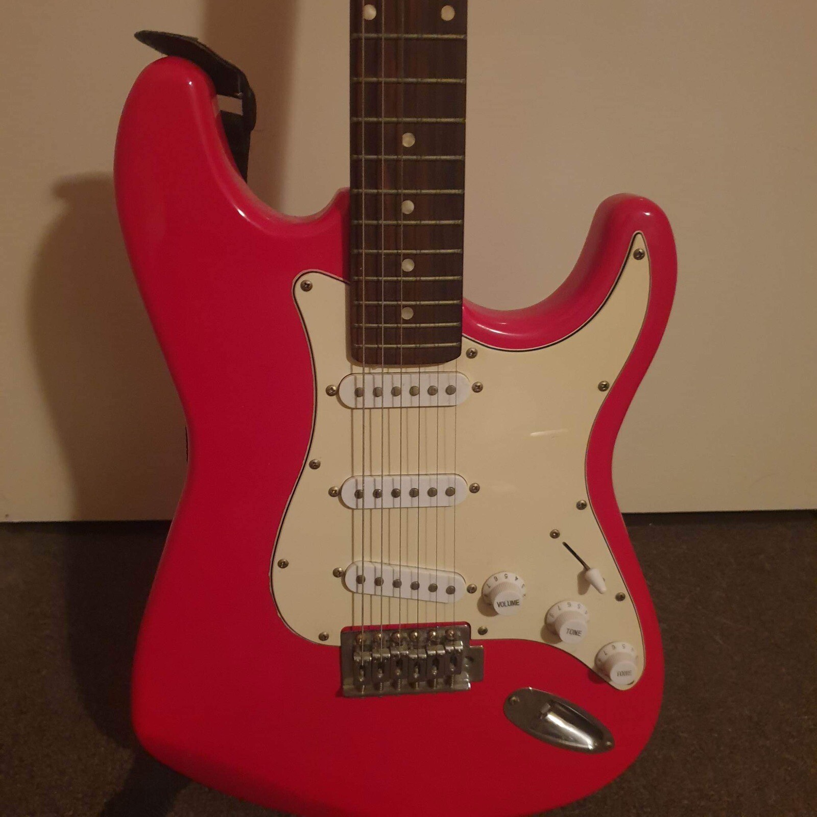 Legacy Strat Style electric Guitar And Amp eBay