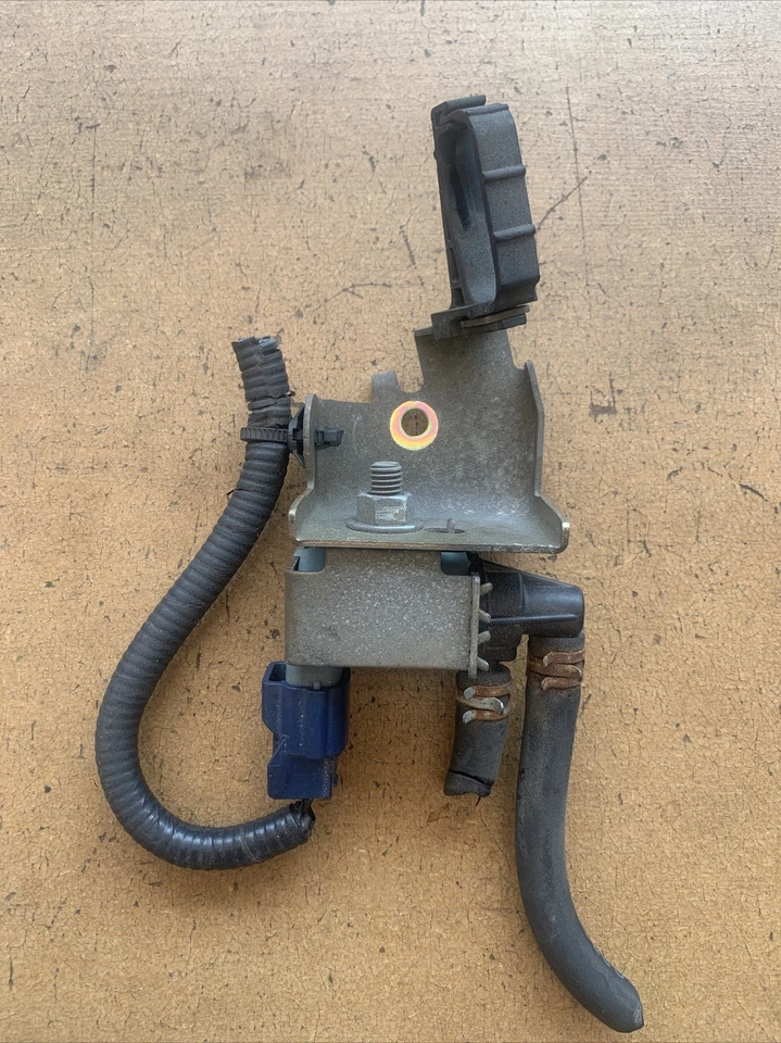 Interruptor de vacío Infiniti Q45 2002-2006 4,5 L EGR válvula de purga solenoide OEM Foto 2 de 4