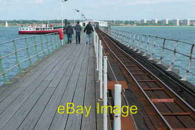 Foto 6x4 Hythe Pier Es gibt zwei Möglichkeiten, die Hythe nach Southampton zu erreichen c2010