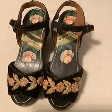 Vintage 1944 Phillipines decorative ladies Sweetheart wooden sandals