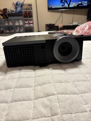 Dell 4210X DLP Projector 3500 Lumen Not Sure About Lamp Hours