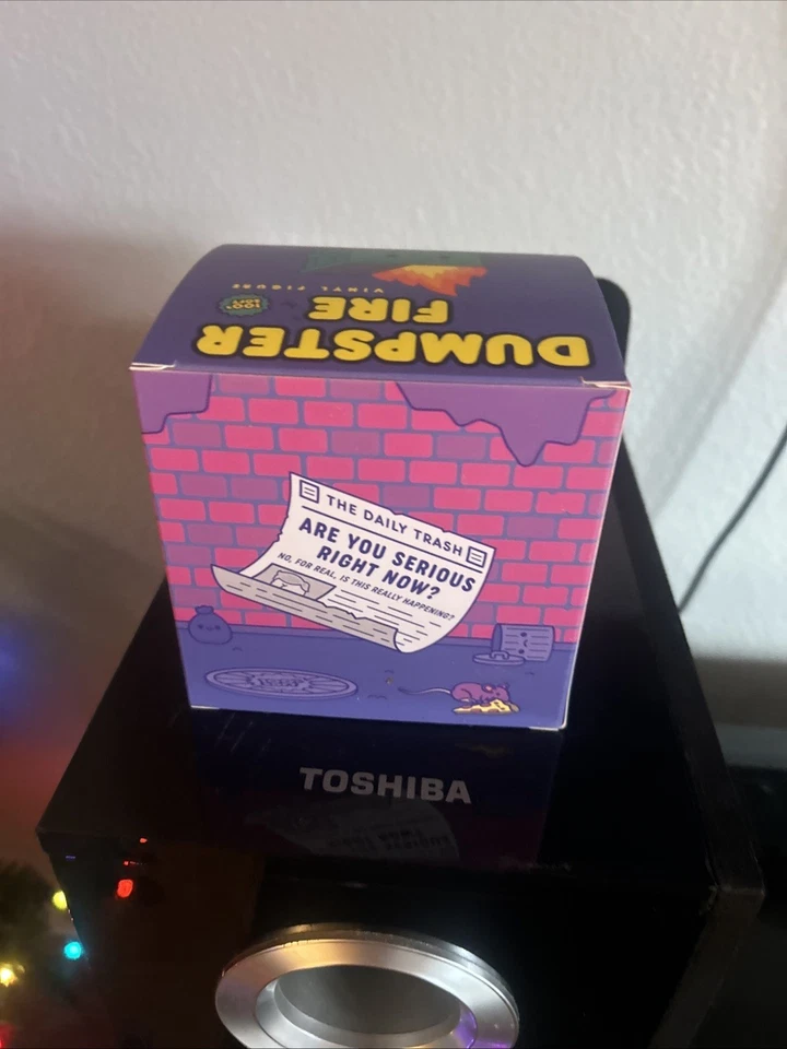 DUMPSTER Fire 100% 软乙烯雕像 — 第 2/3 张图片