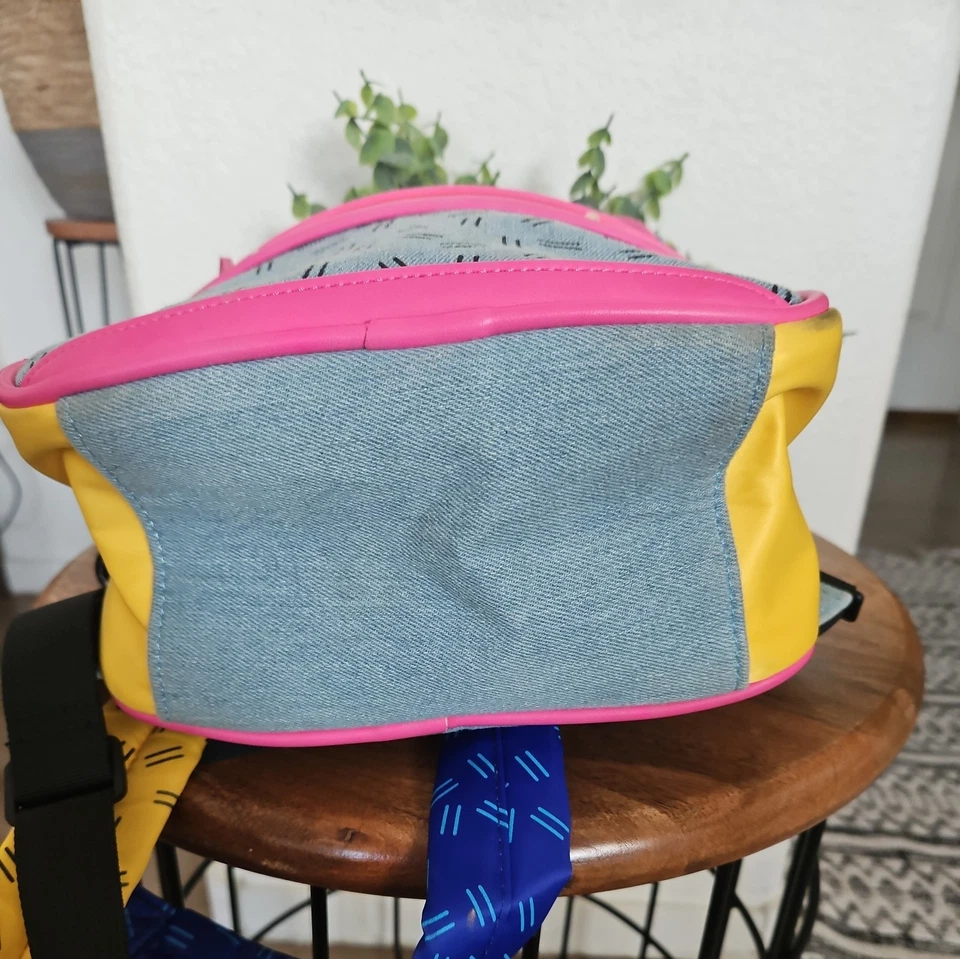  Mini mochila vaquera Mickey Mouse Club de los parques de Disney de Danielle Nicole Foto 4 de 4