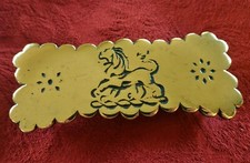 ANTIQUE HORSE BRASS - AN INTAGLIO LION HAMEPLATE