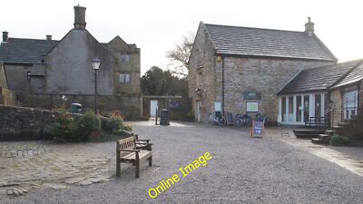 Foto 12x8 Eyam Hall Umgebung, Eyam, Derbys. Die meisten dieser Wirtschaftsgebäude c2014