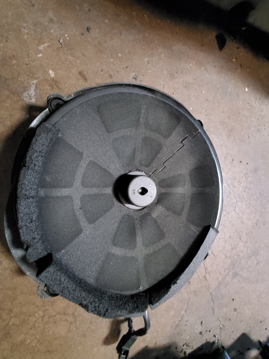 2005-2006-2007 Cadillac STS Bose Rear Subwoofer Speaker 25725734