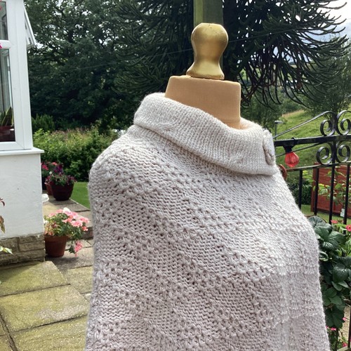 knitted poncho women Absolutely Gorgeous On Beautiful Condition xL - Picture 12 of 24