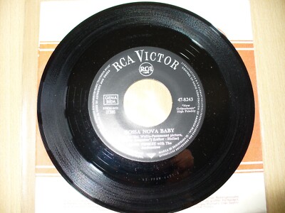 Elvis Presley - Bossa Nova Baby / Witchcraft - 45 RPM Single.
