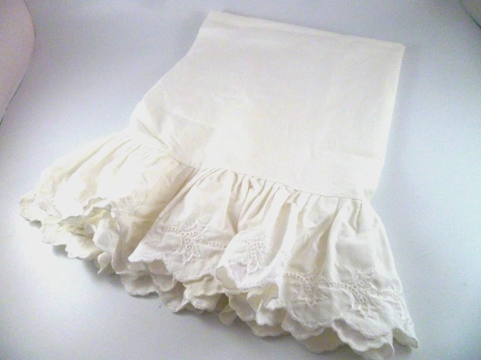 2 Pcs Ralph Lauren Pillow Cases White Eyelet Ruffle Standard Cotton - Image 3 of 4