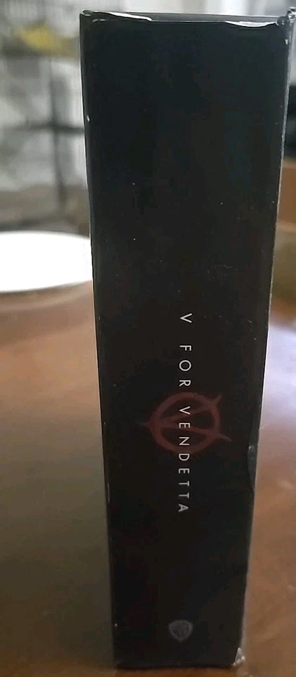 V For Vendetta 4K UHD Collectible Booklet Wachowski Portman Weaving Rare oop - Image 2 of 4