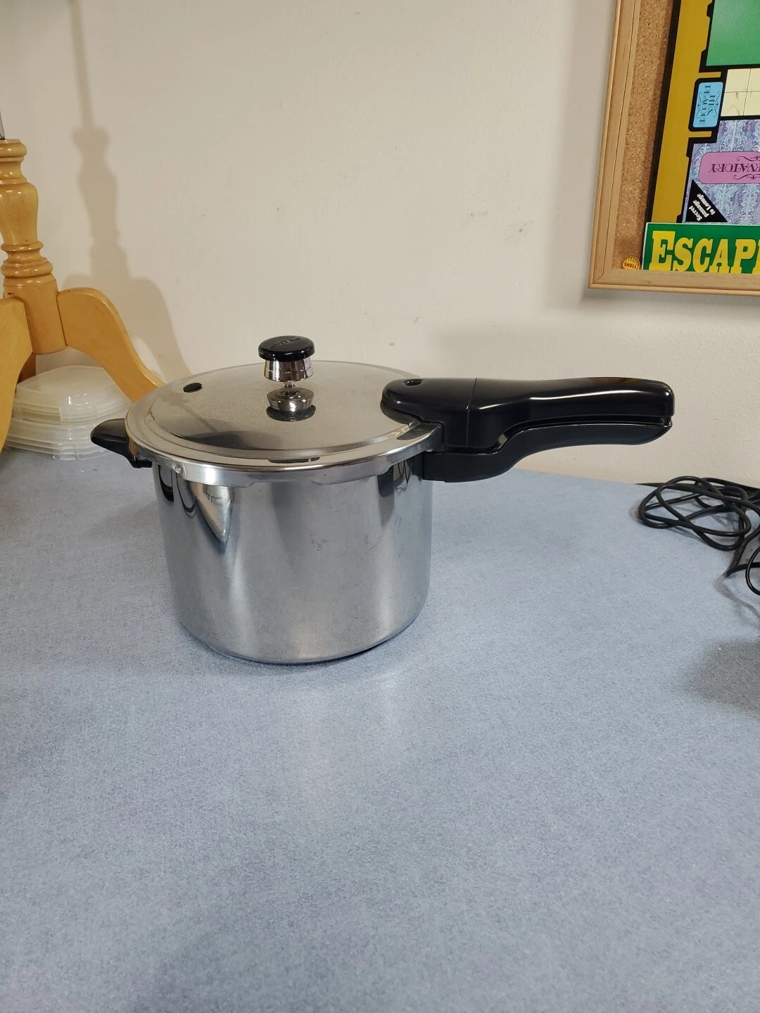 Presto 6 qt Pressure Cooker #409A, lightly used! With Jiggler.